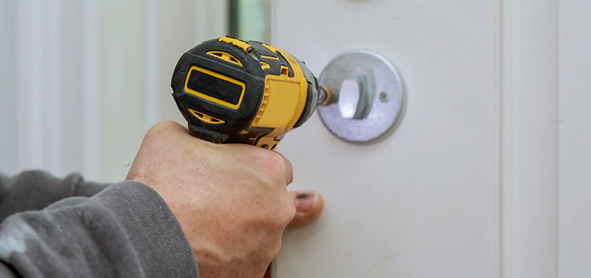 Street Locksmith For Smart Lock Repair in New Rochelle, NY